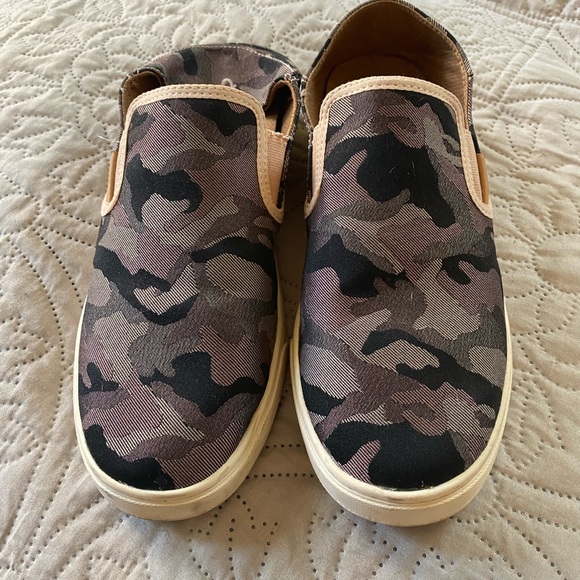 Olukai Pehuea Pa'i Womens Soft Pink/Ke Au Camo Slip-on Shoe Loafer - Picture 1 of 6
